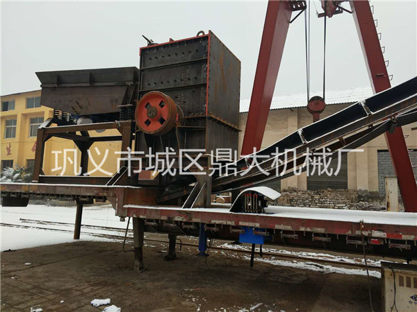 湛江移动式粉碎机注重环保均衡发展sxw4